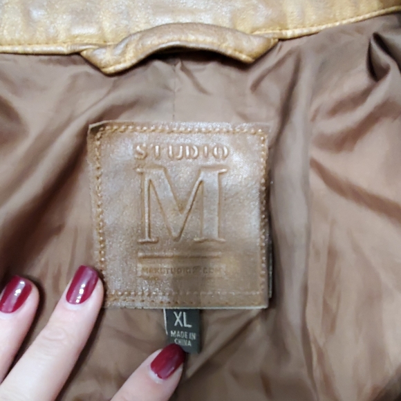 A coat - Picture 7 of 8